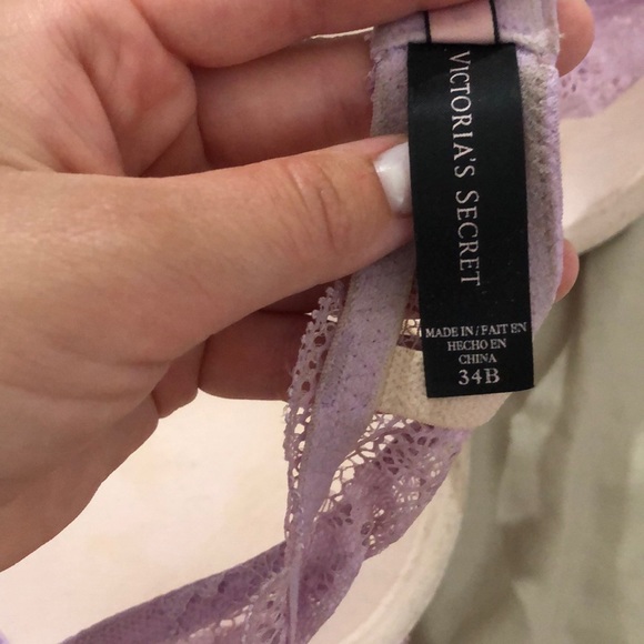 Victoria’s Secret lace push-up bra - Picture 3 of 3
